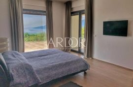 Martinkovac, stan u prizemlju vile s bazenom, Rijeka, Appartement