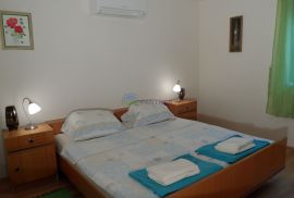 EKSKLUZIVA AGENCIJE - apartmanska kuća 5km od Poreča, Istra, Poreč, Kuća