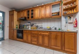 Apartmanska kuća s 4 apartmana, Poreč, 3km od mora, Poreč, Casa