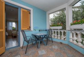 Apartmanska kuća s 4 apartmana, Poreč, 3km od mora, Poreč, Casa