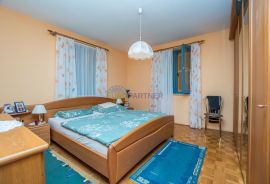 Apartmanska kuća s 4 apartmana, Poreč, 3km od mora, Poreč, Casa