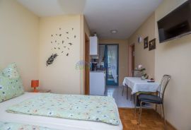 Apartmanska kuća s 4 apartmana, Poreč, 3km od mora, Poreč, Casa