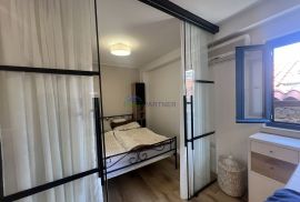 Istra, Novigrad, renovirana kuća u centru grada sa tri apartmana, Novigrad, Σπίτι