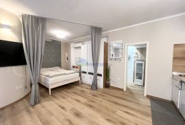 Istra, Novigrad, renovirana kuća u centru grada sa tri apartmana, Novigrad, Σπίτι