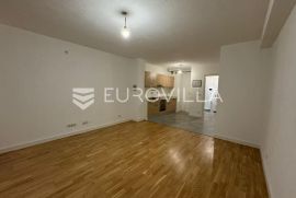 Đakovo, strogi Centar, luksuzan četverosoban stan 80m2, Đakovo, Appartement