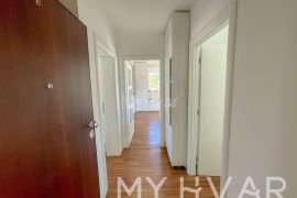 Ekskluzivan stan uz more u srcu Vrboske, Jelsa, Apartamento