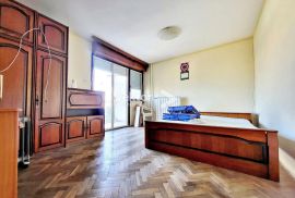 Turnić, 2-soban stan s komotnom lođom i pogledom, Rijeka, Appartment