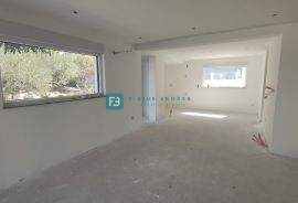 VODICE, novo, moderna dvojna kuća, vrt 160 m2, parking, Vodice, Kuća