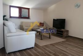 ISTRA - MEDULIN Apartmanska kuća sa 3 apartmana i pogledom na more, Medulin, Casa