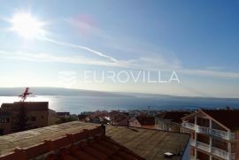 Crikvenica, dvojna kuća s 4 stana, okućnicom, garažom u funkciji turizma, Crikvenica, House