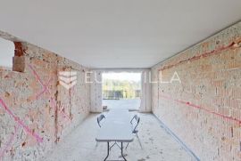 Zagreb, Pantovčak- projekt urbana vila s tri stana NKP 450, Zagreb, Famiglia