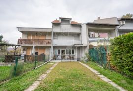 KUĆA S VRTOM, PRODAJA, ZAGREB, FOLNEGOVIĆEVO, 255 M2, Zagreb, Haus