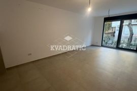 Crveni krst, Garaža, Prazan 55m2, VPR, terasa, Vračar, Appartment