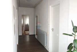 Velika Gorica - Centar, obiteljska kuća sa potencijalom, 230m2, Velika Gorica, Famiglia