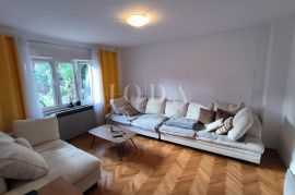 Stan na Vežici sa velikom okućnicom, Rijeka, Apartamento