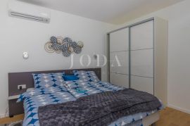 Selce, predivan apartman pored mora sa parkingom, Crikvenica, Daire