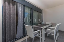 Selce, predivan apartman pored mora sa parkingom, Crikvenica, Daire