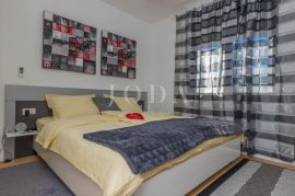 Selce, moderan apartman 90 metara od mora, Crikvenica, Appartement