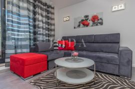 Selce, moderan apartman 90 metara od mora, Crikvenica, Appartement