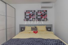 Selce, moderan apartman 90 metara od mora, Crikvenica, Appartement