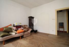 Crikvenica, kuća s dva poslovna prostora, Crikvenica, Appartement