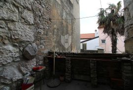 Crikvenica, kuća s dva poslovna prostora, Crikvenica, Appartement