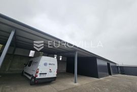 Osijek, Industrijska zona Osijek, dva skladišta od 200 m2, 5 eur/m2, Osijek, Коммерческая недвижимость