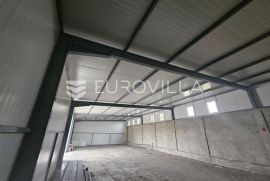 Osijek, Industrijska zona Osijek, dva skladišta od 200 m2, 5 eur/m2, Osijek, Коммерческая недвижимость