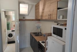 Rijeka, Donja Vežica, renovirana garsonijera, Rijeka, Appartement