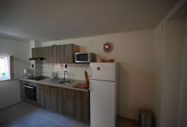 ISTRA, PULA - Idealna investicija u srcu grada- apartman s terasom!, Pula, Flat