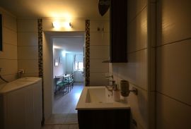 ISTRA, PULA - Idealna investicija u srcu grada- apartman s terasom!, Pula, Flat