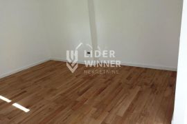 Renoviran sa parking mestom ID#130948, Vračar, Appartment