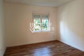 Renoviran sa parking mestom ID#130948, Vračar, Appartment