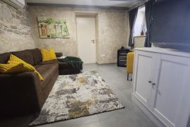 Kamena kuća s tri apartmana, Višnjan, Istra, Višnjan, Дом