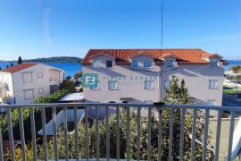 SRIMA, top lokacija, 75 m do plaže, pogled na more, terasa, Vodice, Appartement