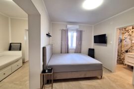 JADRANOVO - DVA NOVOUREĐENA STANA U BLIZINI PLAŽE, Crikvenica, Appartement