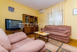 Trogir, trosoban stan za sezonske radnike, Trogir, Appartment