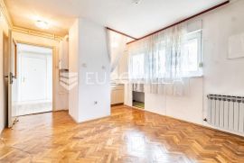 Zagreb, Maksimir, dvosoban stan 46 m2 u potkrovlju stambene zgrade, Zagreb, شقة