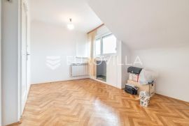 Zagreb, Maksimir, dvosoban stan 46 m2 u potkrovlju stambene zgrade, Zagreb, Wohnung