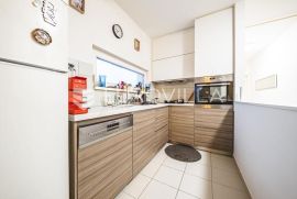 Zagreb, Odra, dvosoban Penthouse s dvije terase NKP 75 m2, Zagreb, Apartamento