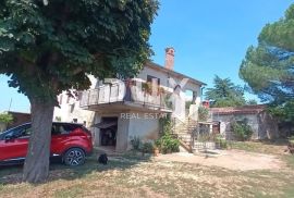 ISTRA,LOVREČ - Kamena kuća s okućnicom, Sveti Lovreč, Casa