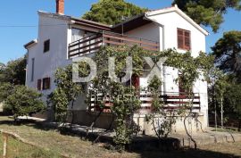 OTOK UGLJAN, UGLJAN - Katnica s dva apartmana 150 m od mora, Preko, Famiglia