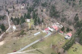 Lukovo, kuća sa velikom okućnicom na idiličnoj lokaciji, Vinodolska Općina, Σπίτι