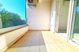 STAN SA LIJEPIM POGLEDOM NA MORE - 3. RED OD MORA, Crikvenica, Appartment