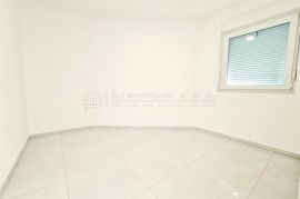 STAN SA LIJEPIM POGLEDOM NA MORE - 3. RED OD MORA, Crikvenica, Appartment