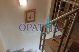 Opatija-Pobri dvoetažni stan 1.kat. 77.66 m2 sa lijepim pogledom, Opatija - Okolica, Appartment