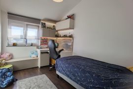 Pula, Veli Vrh - dvoetažni stan 90m2, Pula, Appartement