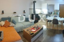 RIJEKA, KRALJEVICA - stan u prizemlju + okućnica na odličnoj lokaciji! PRILIKA!, Kraljevica, Appartment