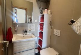 Opatija, dvoetažni stan u povijesnoj vili, 1. red do mora, Opatija, Apartamento