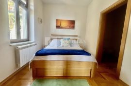 Opatija, dvoetažni stan u povijesnoj vili, 1. red do mora, Opatija, Apartamento